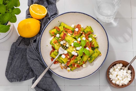 Spinaziepasta met Bettine pearls - 3840x2160px