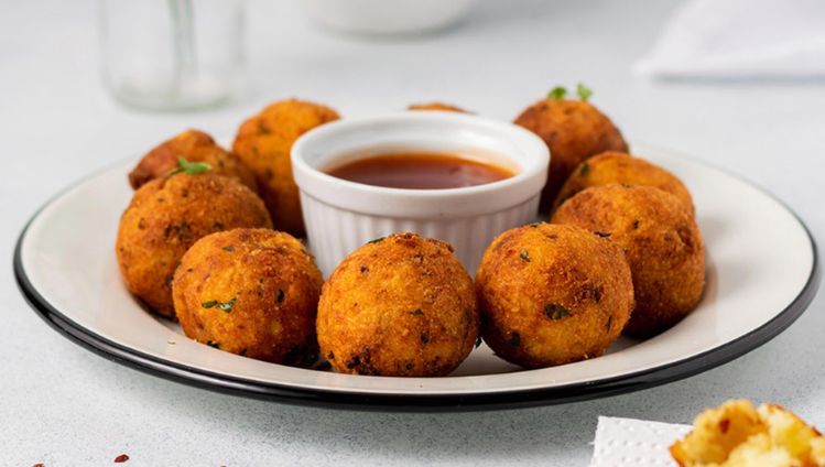 bitterballen met geitenkaas en aardappel