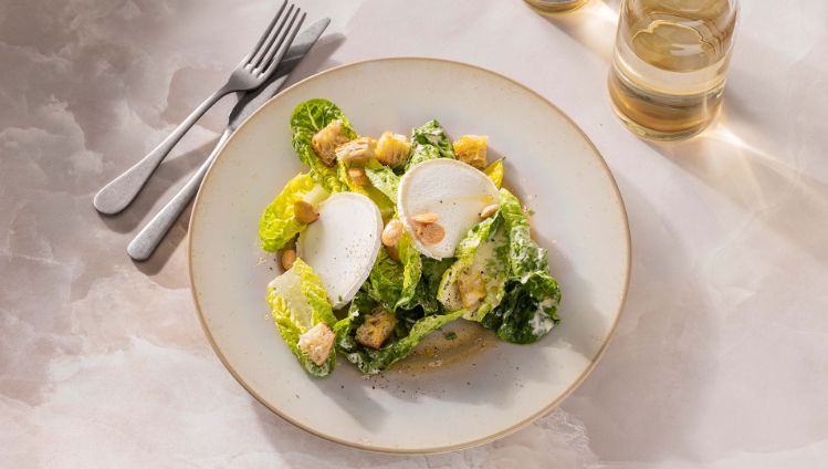 ceasar salade met geitenkaas en amandelen - 3840x2160px