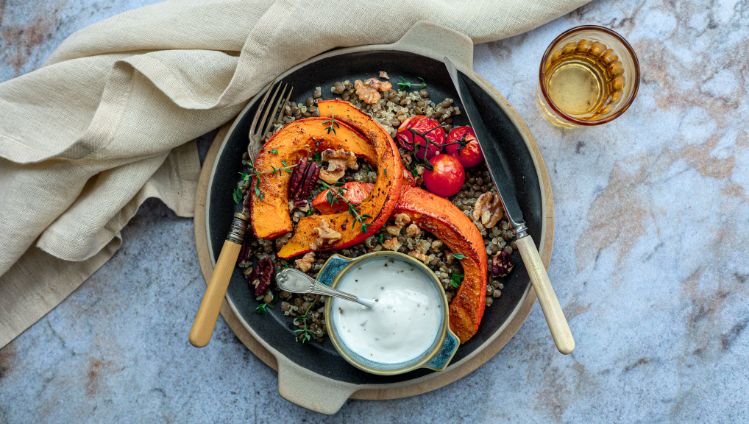 Pittige pompoen met linzen, quinoa en whipped geitenkaas - 3840x2160px