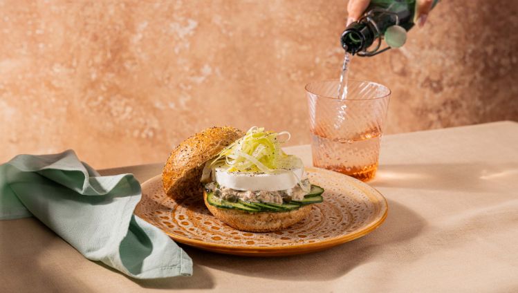 sandwich geitenkaas en tonijn - 3840x2160px