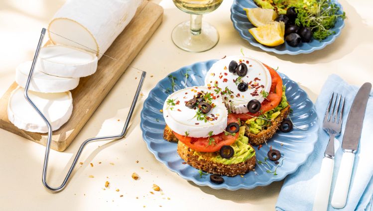 Smashed avocado toast met tomaten en Bettine Blanc - 3840x2160px