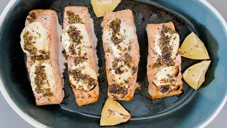 Zalm uit de oven met geitenkaas