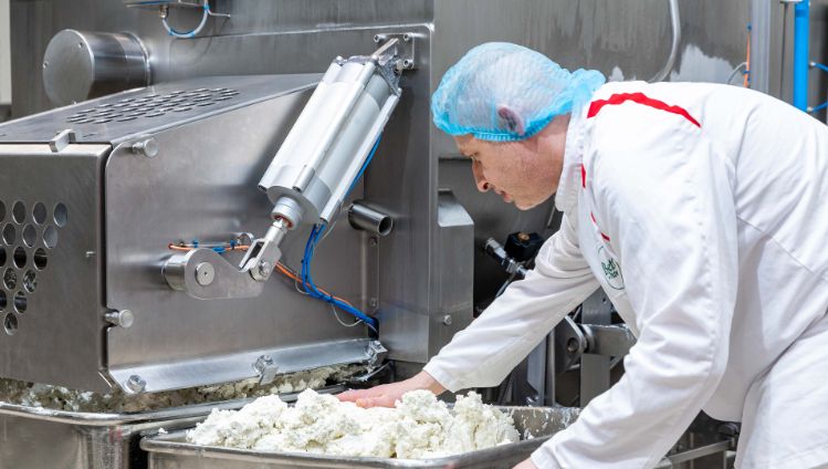Menger Kaasmakerij functiefoto productie - 3840x2160px
