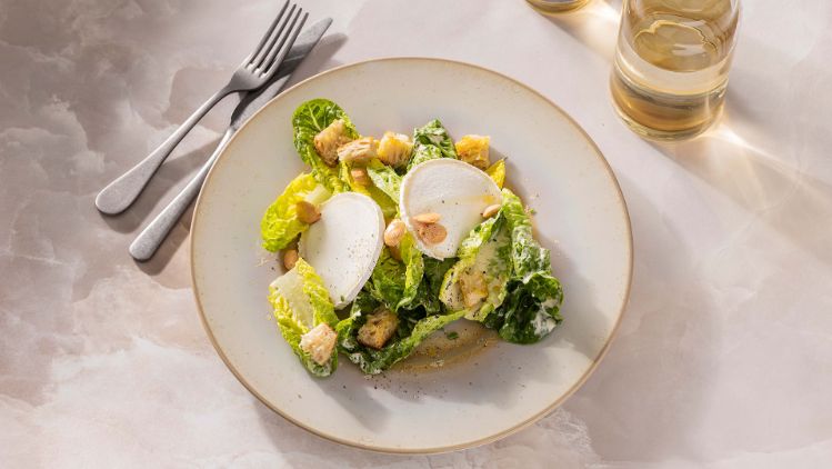 ceasar salade met geitenkaas en amandelen - 3840x2160px