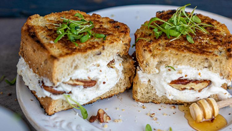 Tosti geitenkaas walnoot honing