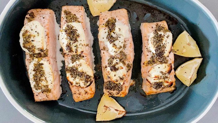 Zalm uit de oven met geitenkaas