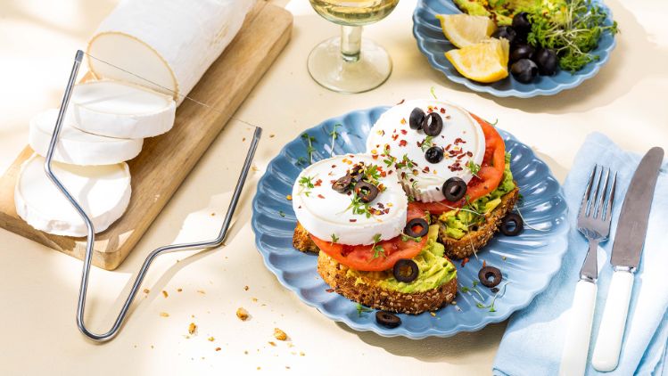 Smashed avocado toast met tomaten en Bettine Blanc - 3840x2160px